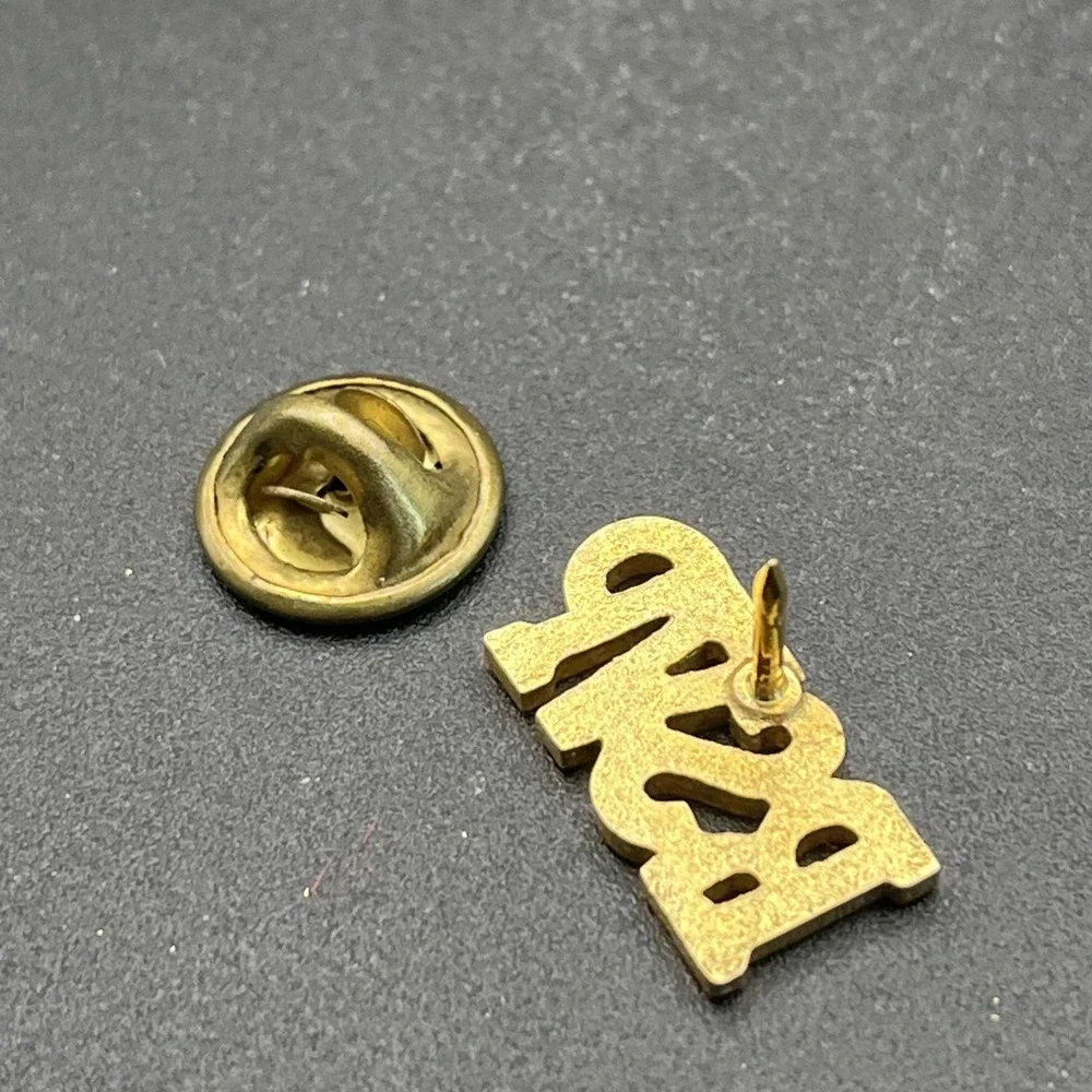 RSVP‎ Gold Tone Lapel Hat Pin